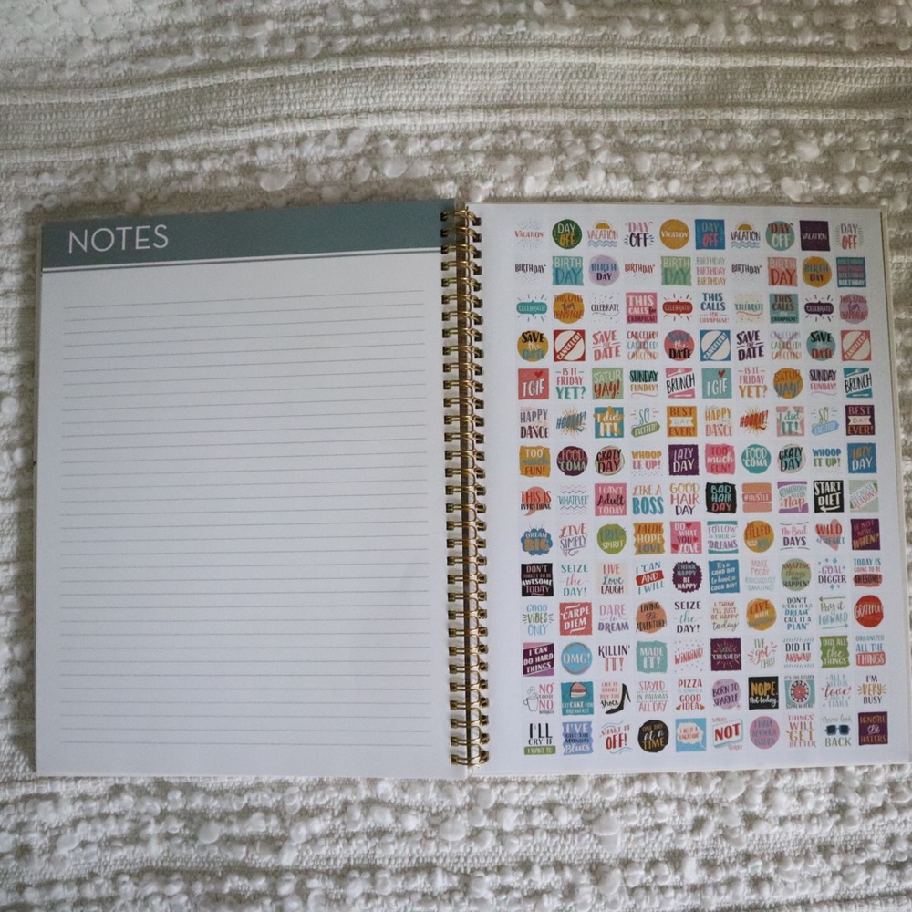 🦋 3 for $30 🦋 Bold blossoms planner 2020 - Picture 7 of 8
